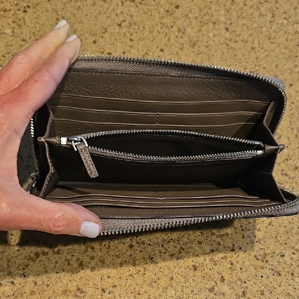 New Tory Burch McGraw Zip Wallet - Picture 4 of 9